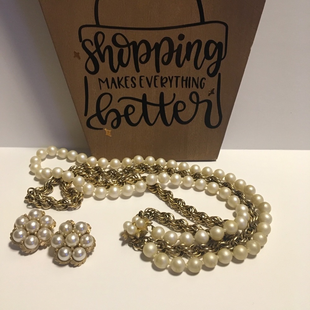 Double strap gold & pearl VNTG w/pearl clips..xo